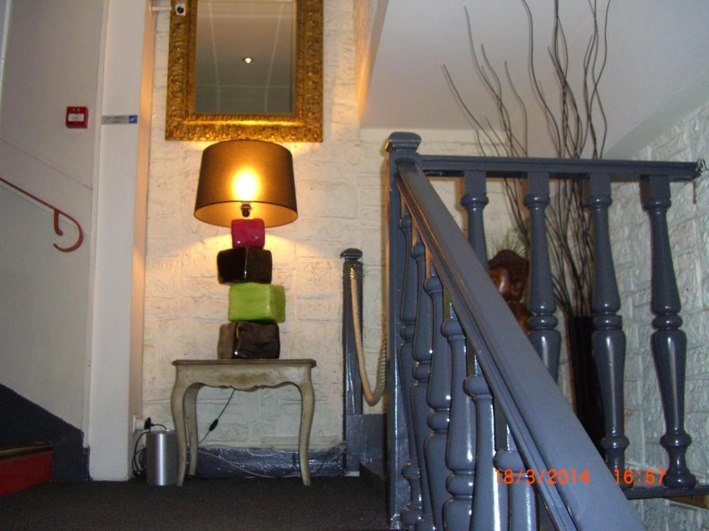 Hotel Cote Patio Nîmes Exteriör bild